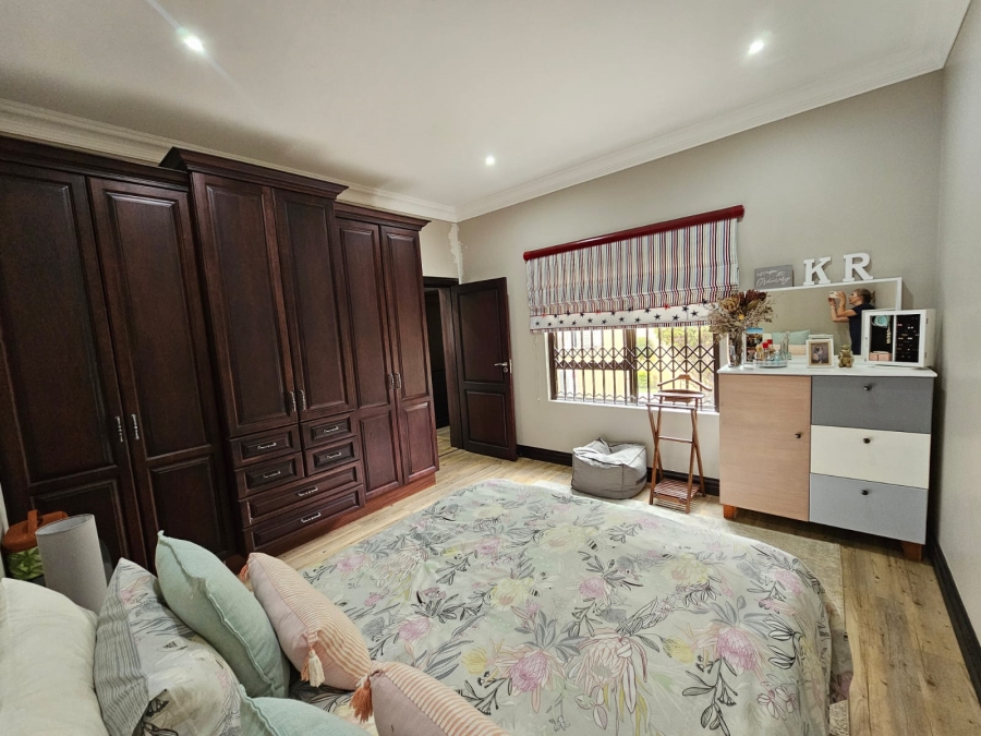 5 Bedroom Property for Sale in Jim Fouchepark Free State